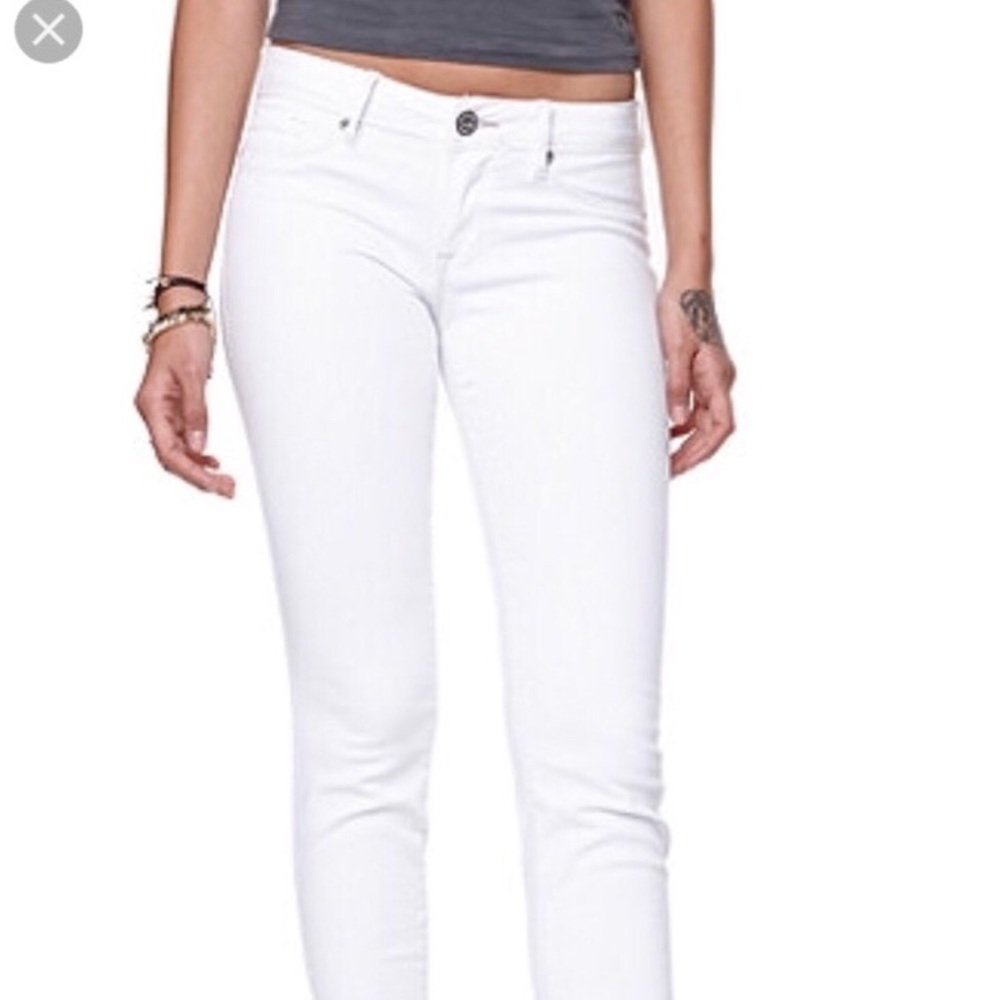 Bullhead Skinniest White jeans in size 1